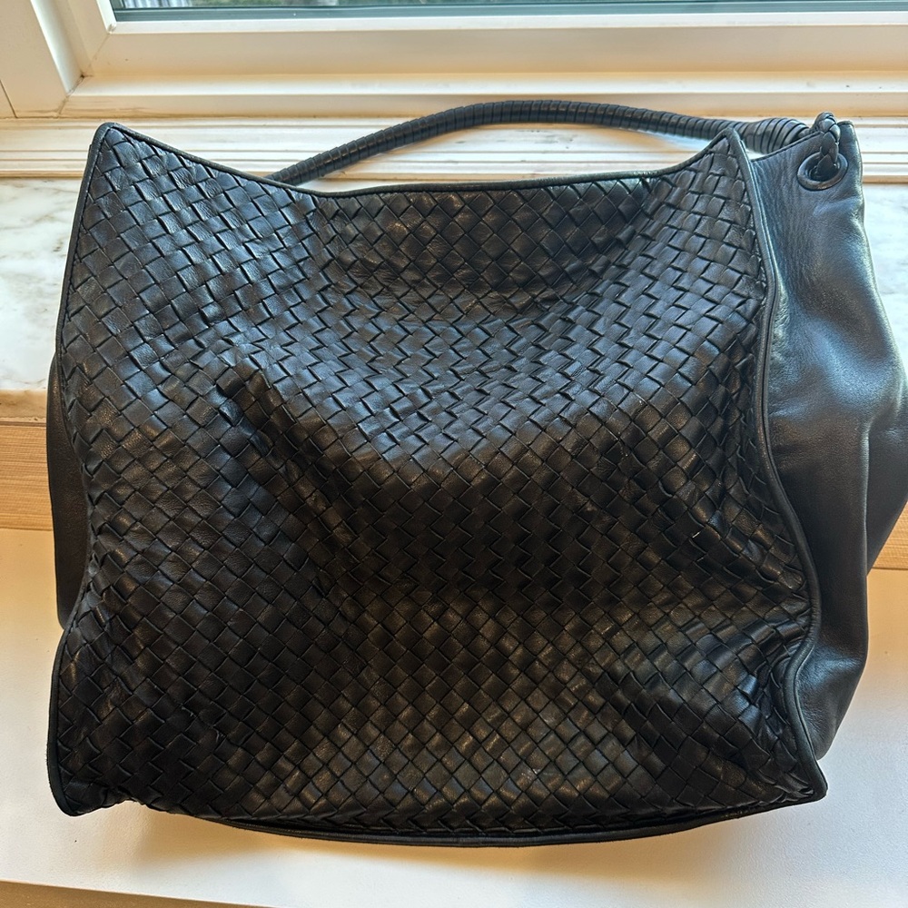 Bottega Veneta black leathered tote